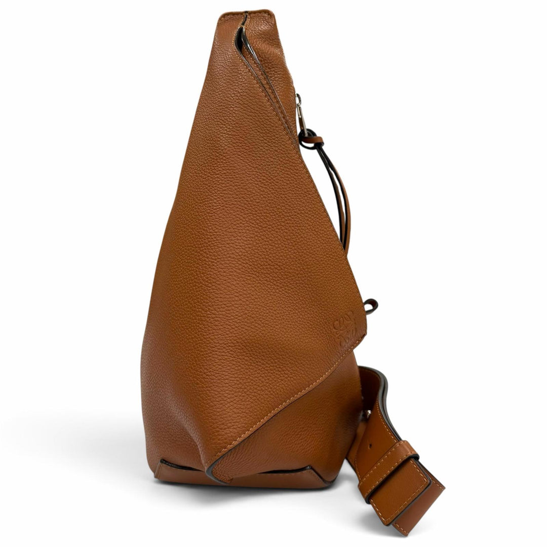 極美品▼LOEWE ロエベ B511A09X06 アントン スリングバッグ レザー タン アナグラム刻印 ワンショルダーバッグ ブラウン メンズ 保存袋付