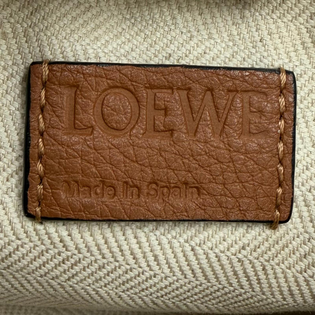 極美品▼LOEWE ロエベ B511A09X06 アントン スリングバッグ レザー タン アナグラム刻印 ワンショルダーバッグ ブラウン メンズ 保存袋付