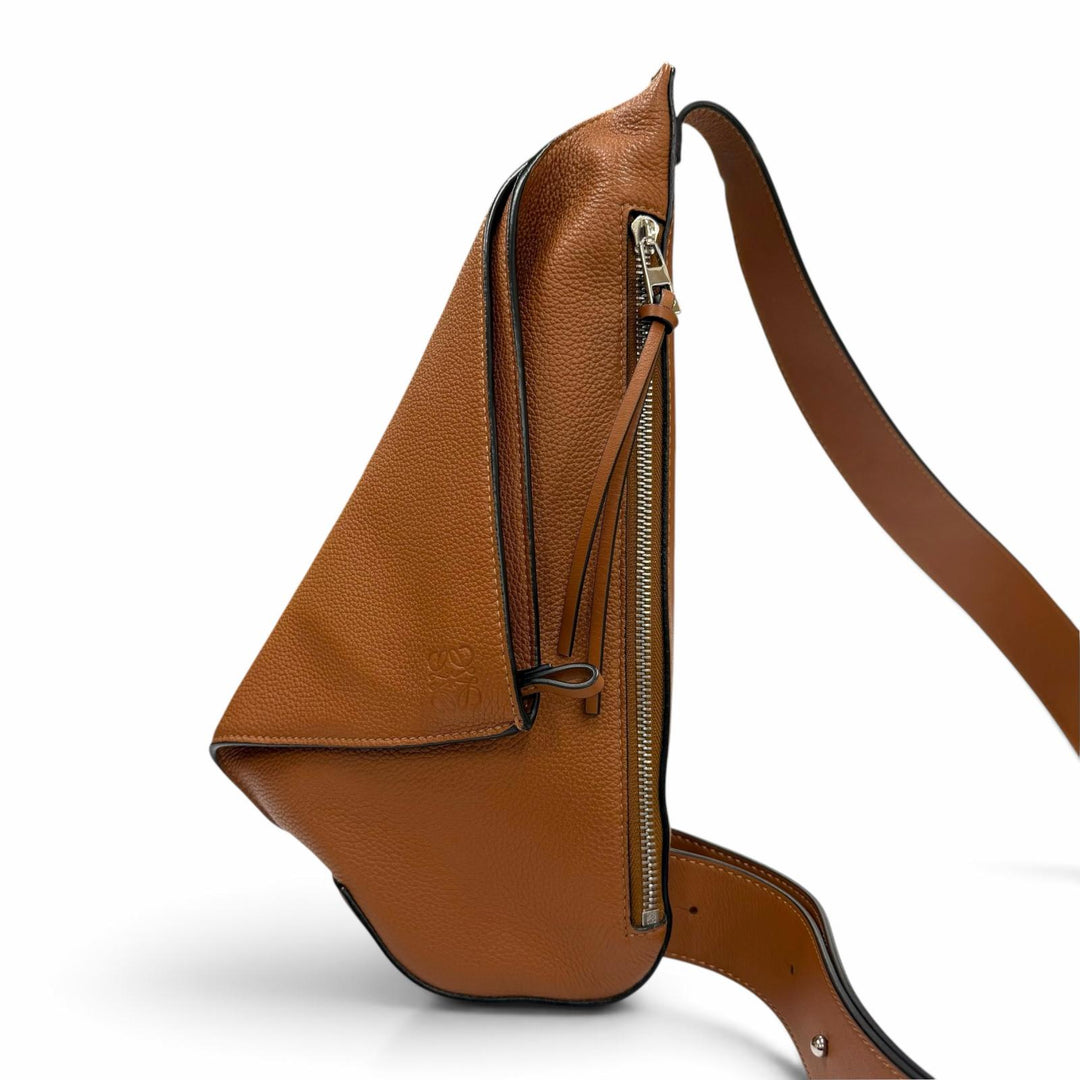 極美品▼LOEWE ロエベ B511A09X06 アントン スリングバッグ レザー タン アナグラム刻印 ワンショルダーバッグ ブラウン メンズ 保存袋付