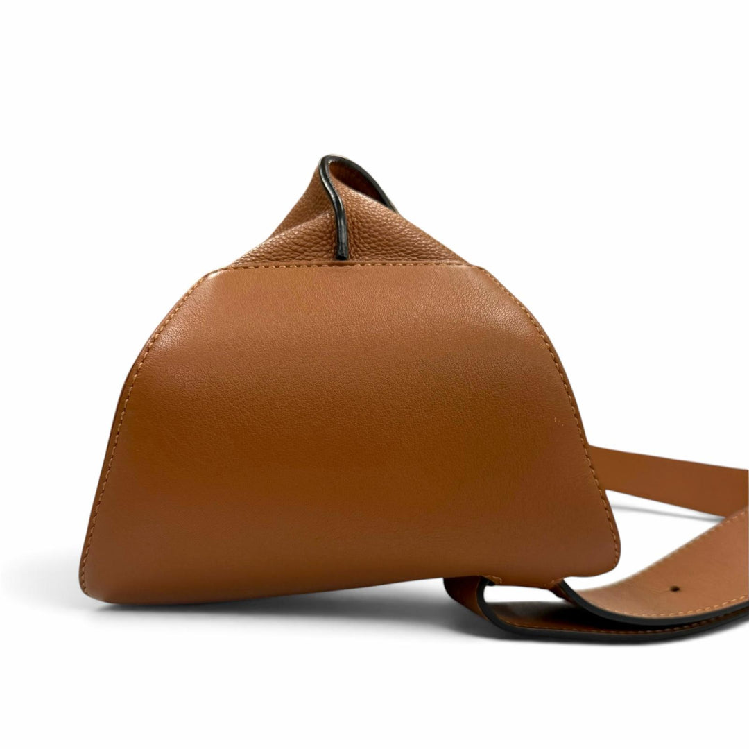 極美品▼LOEWE ロエベ B511A09X06 アントン スリングバッグ レザー タン アナグラム刻印 ワンショルダーバッグ ブラウン メンズ 保存袋付