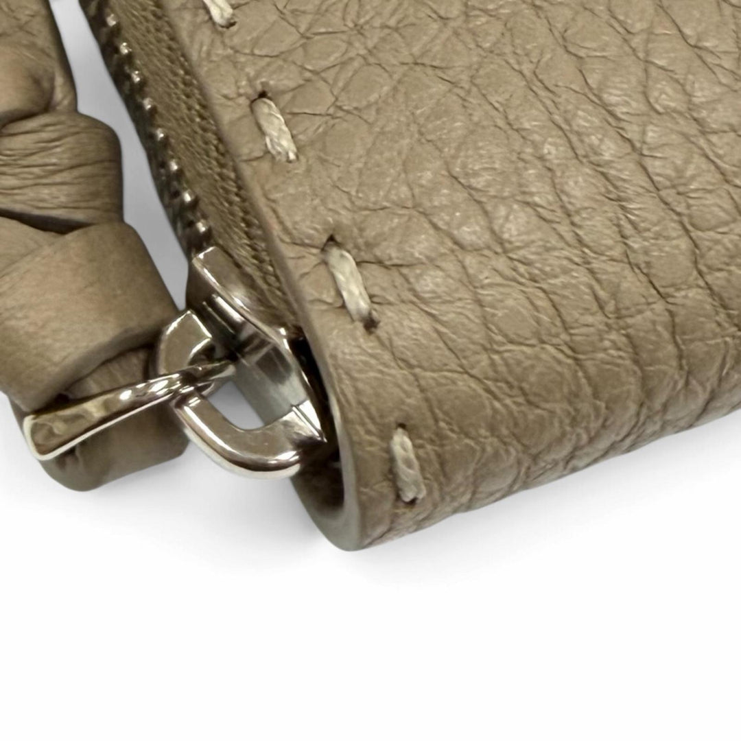 未使用品★FENDI フェンディ 8M0517 ダブグレー ロゴ金具 セレリア ピーカブー ジップアラウンド レザー 長財布 定価149600円 箱・袋付