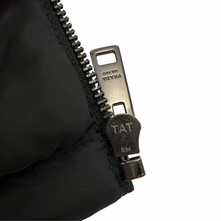 美品▼PRADA プラダ 2022年製 トライアングルロゴ 三角プレート ジップアップ ジレ ダウンベスト ブラック 48 正規品 メンズ