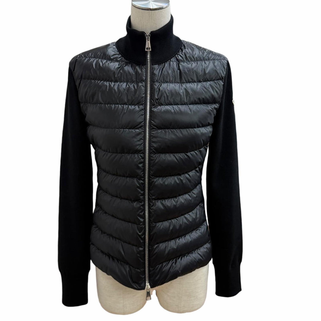 美品★MONCLER モンクレール 2023年製 CARDIGAN TRICOT ロゴパッチ付 切替デザイン ダウンジャケット ブラック XS 正規品 レディース