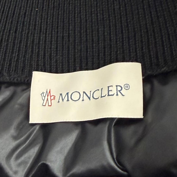 美品★MONCLER モンクレール 2023年製 CARDIGAN TRICOT ロゴパッチ付 切替デザイン ダウンジャケット ブラック XS 正規品 レディース