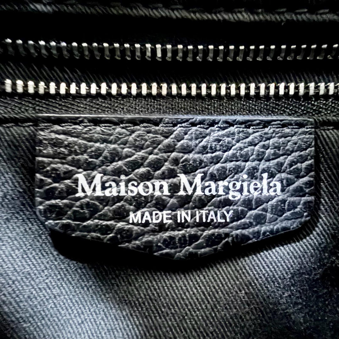 美品△Maison Margiela 11 メゾンマルジェラ11 SB1WG0018 5AC カメラバッグ レザー ショルダーバッグ ブラック イタリア製 保存袋付き