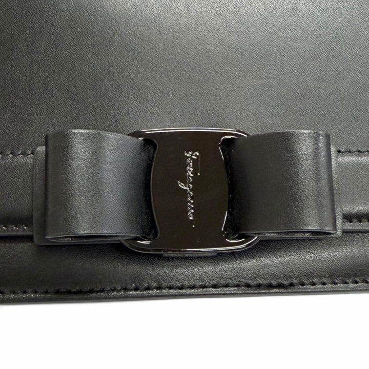 美品△Salvatore Ferragamo サルヴァトーレフェラガモ 21G877 レザー ヴァラリボン チェーン ショルダーバッグ ブラック 伊製 レディース