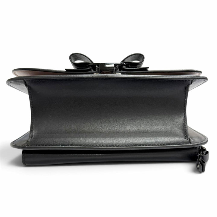 美品△Salvatore Ferragamo サルヴァトーレフェラガモ 21G877 レザー ヴァラリボン チェーン ショルダーバッグ ブラック 伊製 レディース