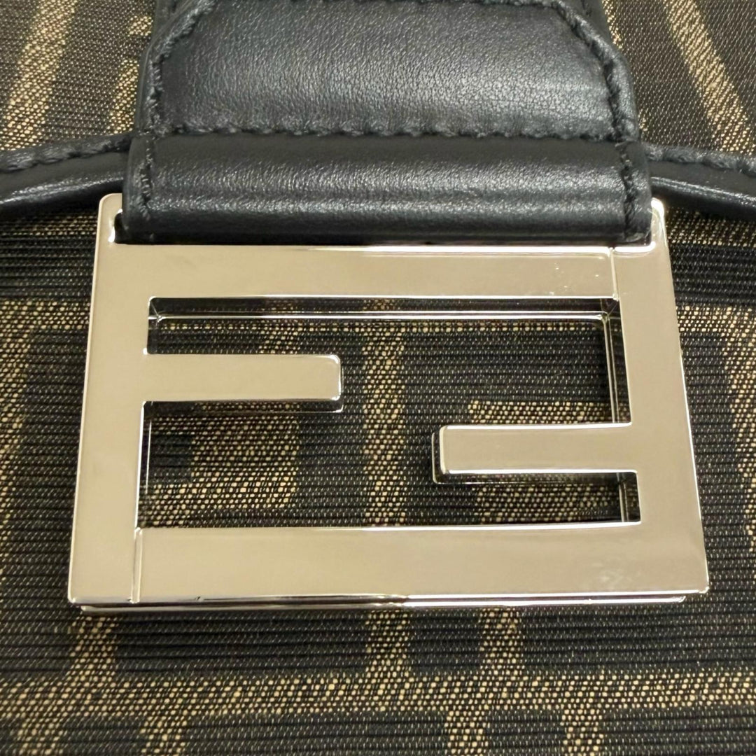 美品□FENDI フェンディ 7VA649 キャンバス レザー ズッカ柄 FFロゴ バゲット ダブル ショルダーバッグ ブラウン ブラック メンズ