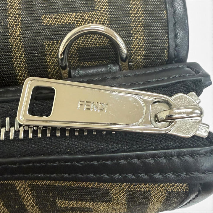 美品□FENDI フェンディ 7VA649 キャンバス レザー ズッカ柄 FFロゴ バゲット ダブル ショルダーバッグ ブラウン ブラック メンズ
