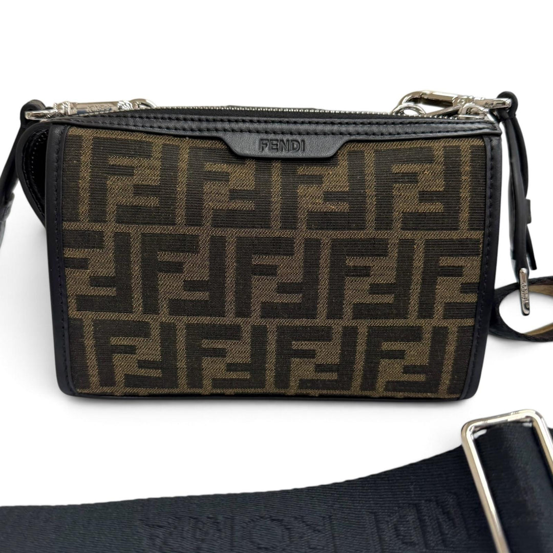 美品□FENDI フェンディ 7VA649 キャンバス レザー ズッカ柄 FFロゴ バゲット ダブル ショルダーバッグ ブラウン ブラック メンズ