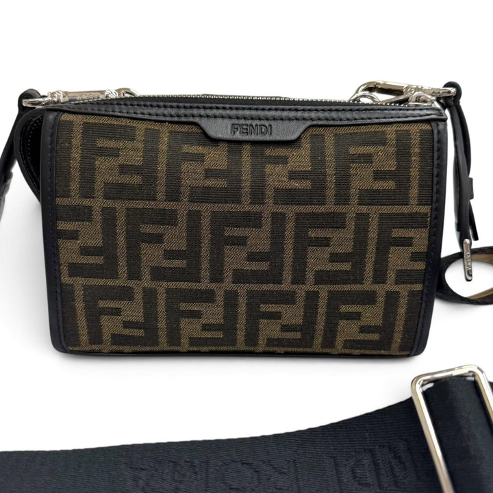 美品□FENDI フェンディ 7VA649 キャンバス レザー ズッカ柄 FFロゴ バゲット ダブル ショルダーバッグ ブラウン ブラック メンズ