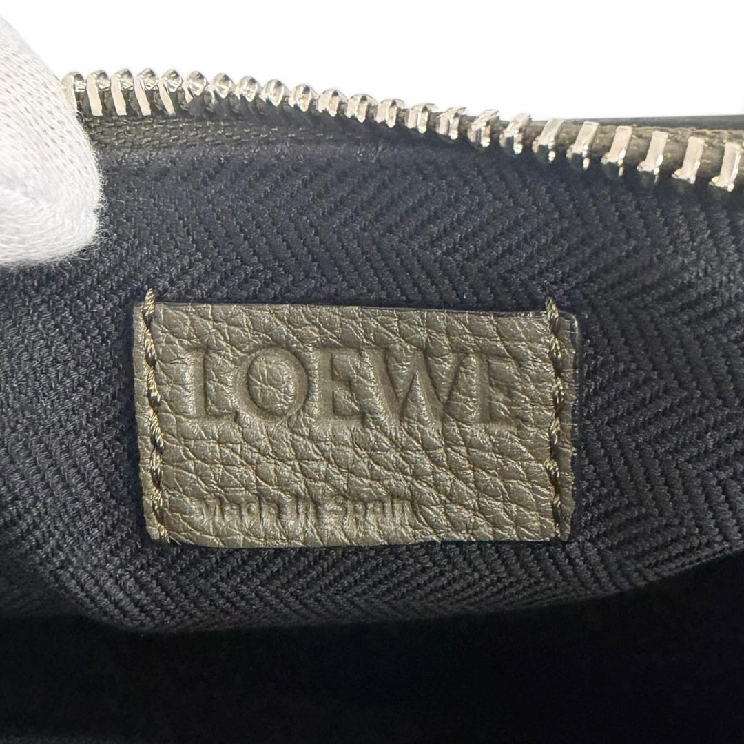 美品□LOEWE ロエベ B511A09X06 アントン レザー アナグラム ワンショルダー スリングバッグ ボディバッグ カーキ スペイン製 メンズ