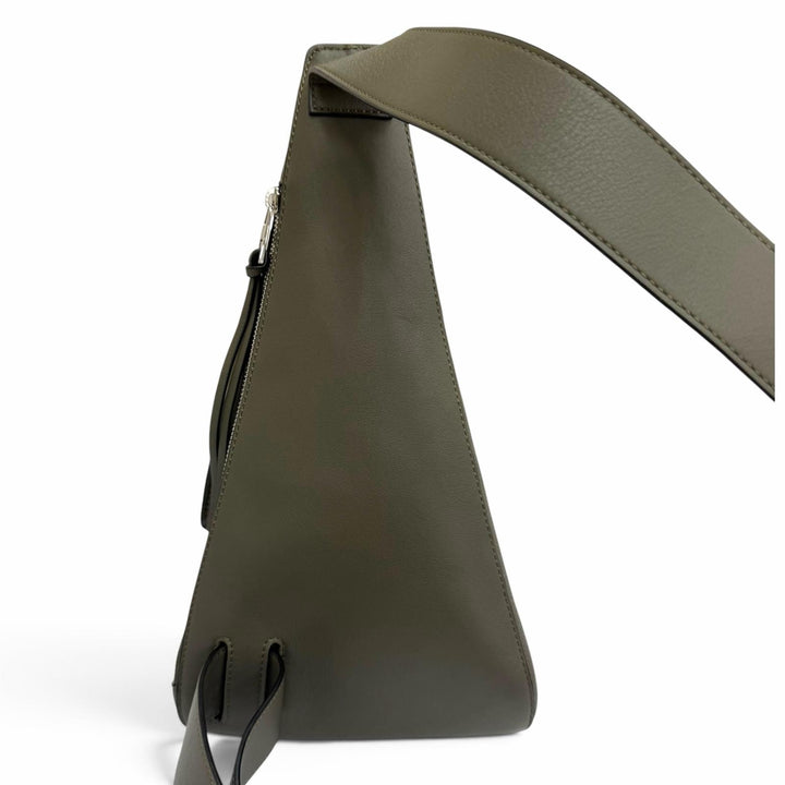美品□LOEWE ロエベ B511A09X06 アントン レザー アナグラム ワンショルダー スリングバッグ ボディバッグ カーキ スペイン製 メンズ
