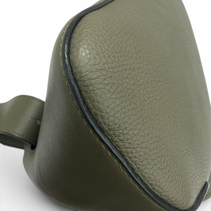 美品□LOEWE ロエベ B511A09X06 アントン レザー アナグラム ワンショルダー スリングバッグ ボディバッグ カーキ スペイン製 メンズ