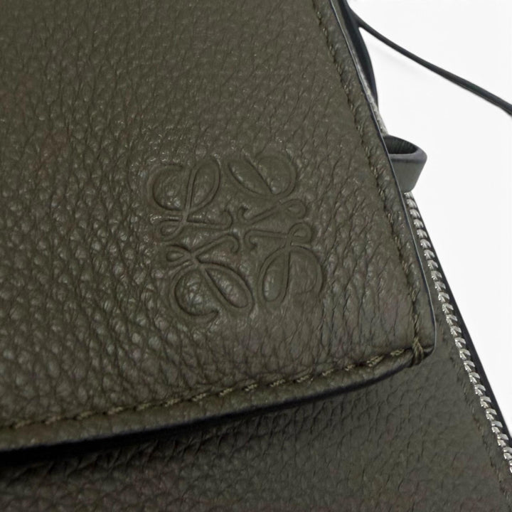 美品□LOEWE ロエベ B511A09X06 アントン レザー アナグラム ワンショルダー スリングバッグ ボディバッグ カーキ スペイン製 メンズ