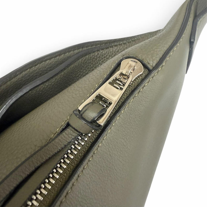 美品□LOEWE ロエベ B511A09X06 アントン レザー アナグラム ワンショルダー スリングバッグ ボディバッグ カーキ スペイン製 メンズ