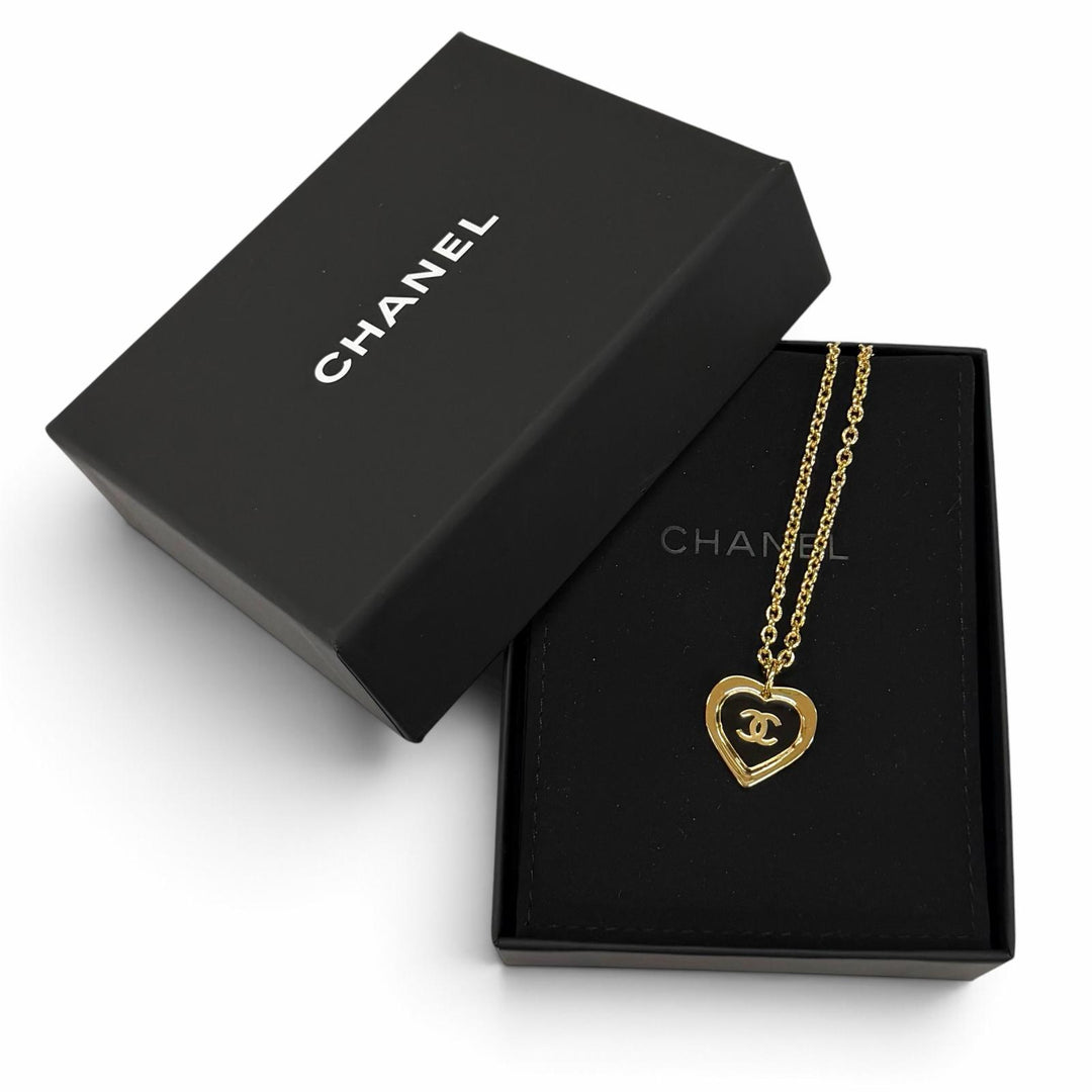 極美品★CHANEL シャネル I26P ココマーク ハート ペンダント ネックレス ゴールド ブラック イタリア製 レディース 箱・保存袋付き