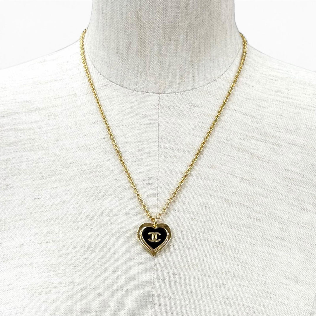極美品★CHANEL シャネル I26P ココマーク ハート ペンダント ネックレス ゴールド ブラック イタリア製 レディース 箱・保存袋付き