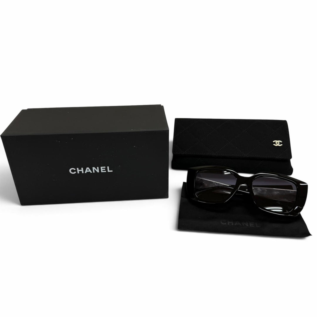 極美品☆CHANEL シャネル 26C A71770 バタフライ シェイプ サングラス 現行品 ココマーク ブラック デモレンズ 定価170500円 箱付き