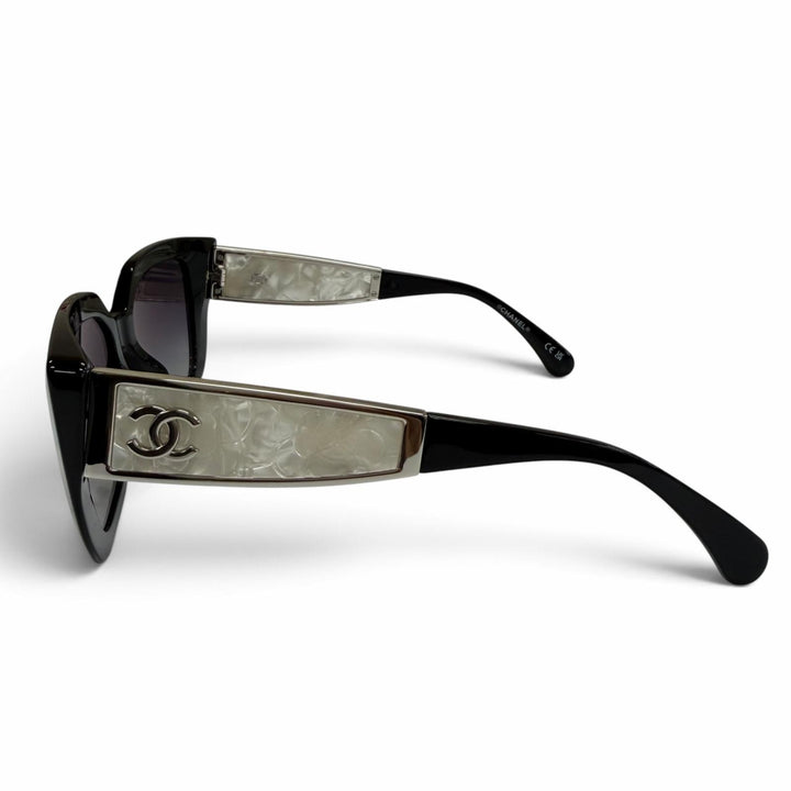 極美品☆CHANEL シャネル 26C A71770 バタフライ シェイプ サングラス 現行品 ココマーク ブラック デモレンズ 定価170500円 箱付き