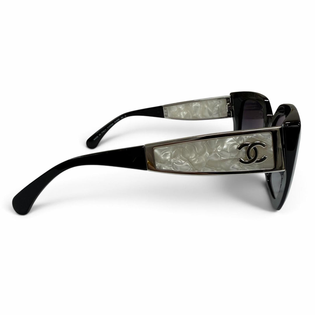 極美品☆CHANEL シャネル 26C A71770 バタフライ シェイプ サングラス 現行品 ココマーク ブラック デモレンズ 定価170500円 箱付き