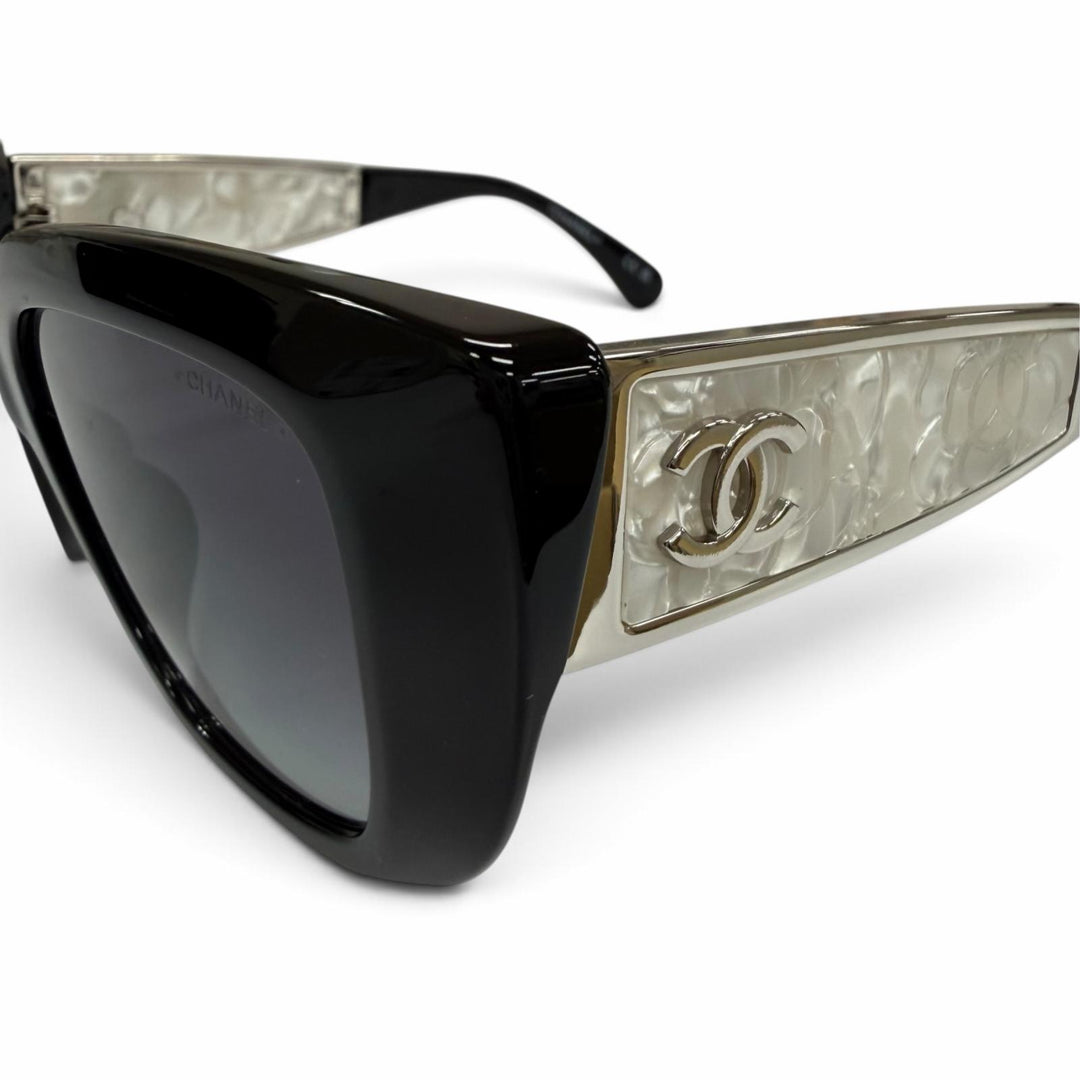 極美品☆CHANEL シャネル 26C A71770 バタフライ シェイプ サングラス 現行品 ココマーク ブラック デモレンズ 定価170500円 箱付き