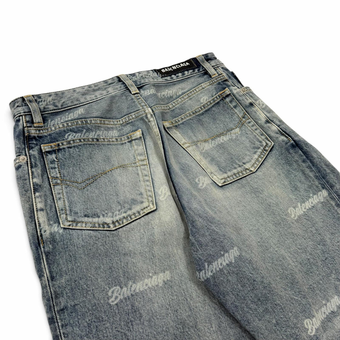 美品★BALENCIAGA バレンシアガ 2023年製 745094 コットン100％ ダメージ加工 ロゴ総柄 ボタンフライ デニムパンツ 28 正規品 メンズ可