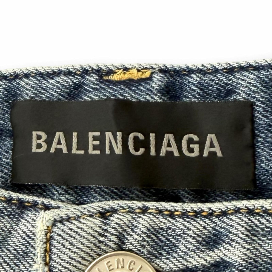 美品★BALENCIAGA バレンシアガ 2023年製 745094 コットン100％ ダメージ加工 ロゴ総柄 ボタンフライ デニムパンツ 28 正規品 メンズ可