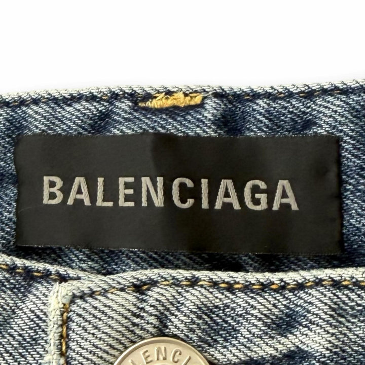 美品★BALENCIAGA バレンシアガ 2023年製 745094 コットン100％ ダメージ加工 ロゴ総柄 ボタンフライ デニムパンツ 28 正規品 メンズ可