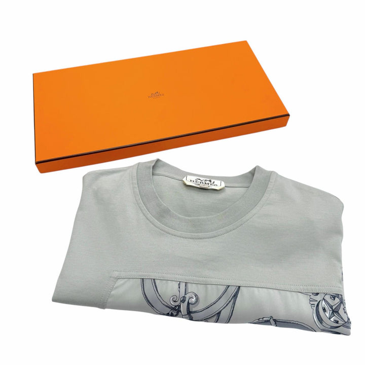 未使用品▼HERMES エルメス 25SS 557900HA L’Instruction du Roy シルク切替 クルーネック ショート 半袖Ｔシャツ グレー S 正規品 箱付