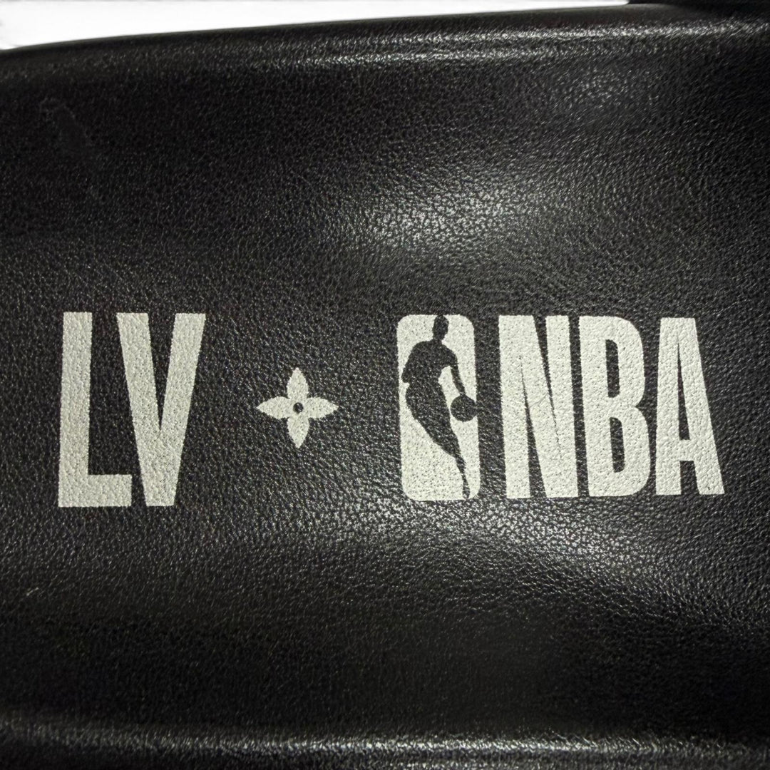 美品□LOUIS VUITTON NBA ルイヴィトン NBA 2021年製 レザー モノグラム スライドサンダル ブラック 7 イタリア製 メンズ 箱・保存袋付き