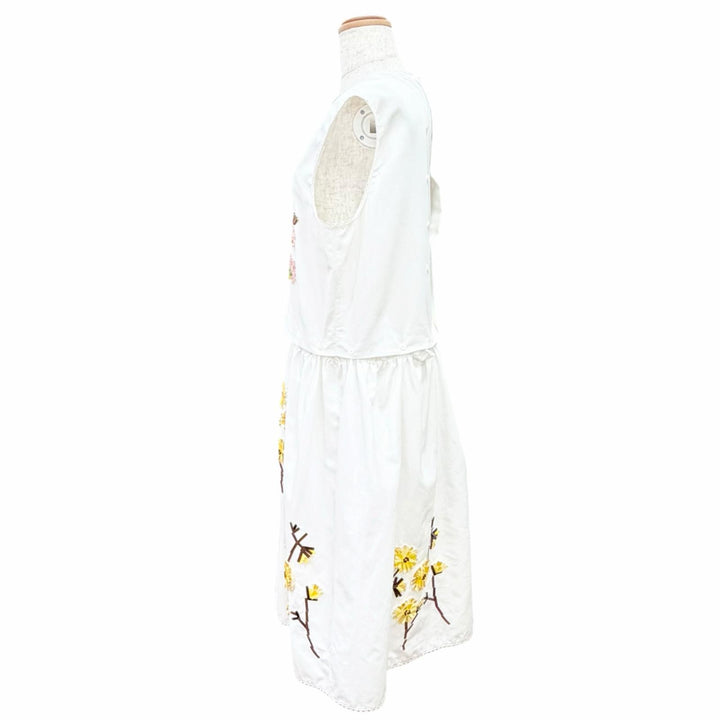 極美品△MIUMIU ミュウミュウ 25SS MF5769 フラワービーズ装飾 エンブロイダリー ノースリーブ ワンピース ランウェイ着用 白 38 正規品