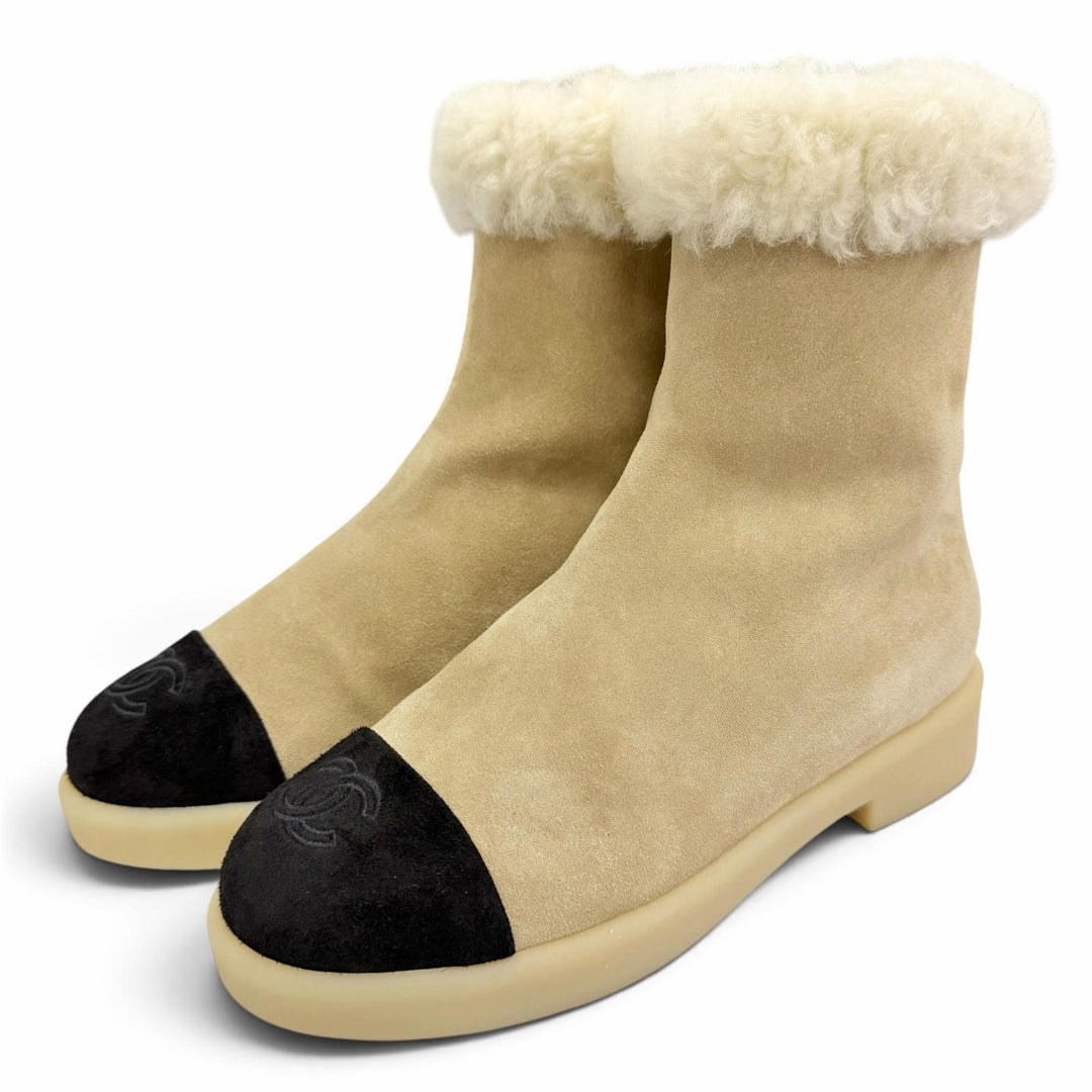 未使用品△CHANEL シャネル 25-26AW G45941 スウェードレザー ココマーク バックジップ ムートン アンクルブーツ ショートブーツ 37 伊製