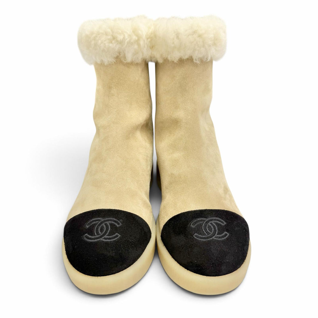 未使用品△CHANEL シャネル 25-26AW G45941 スウェードレザー ココマーク バックジップ ムートン アンクルブーツ ショートブーツ 37 伊製