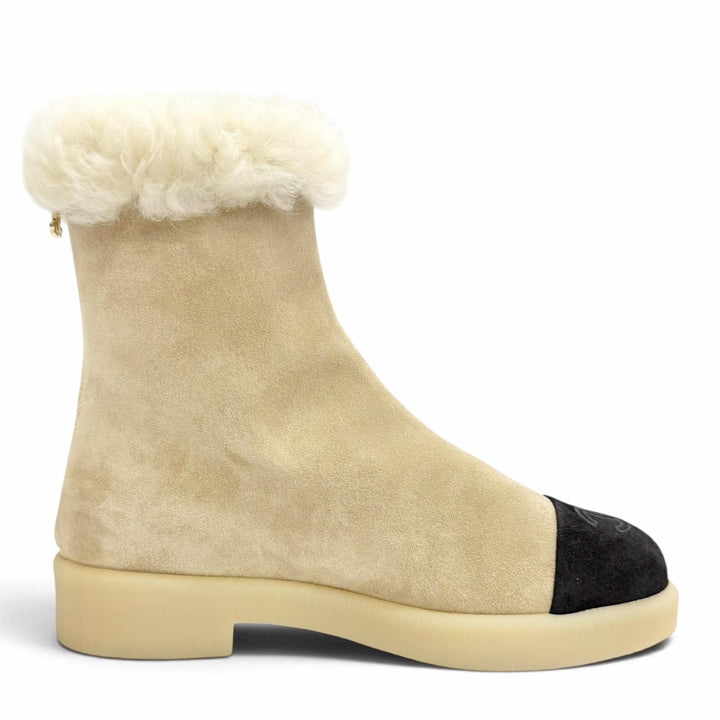 未使用品△CHANEL シャネル 25-26AW G45941 スウェードレザー ココマーク バックジップ ムートン アンクルブーツ ショートブーツ 37 伊製