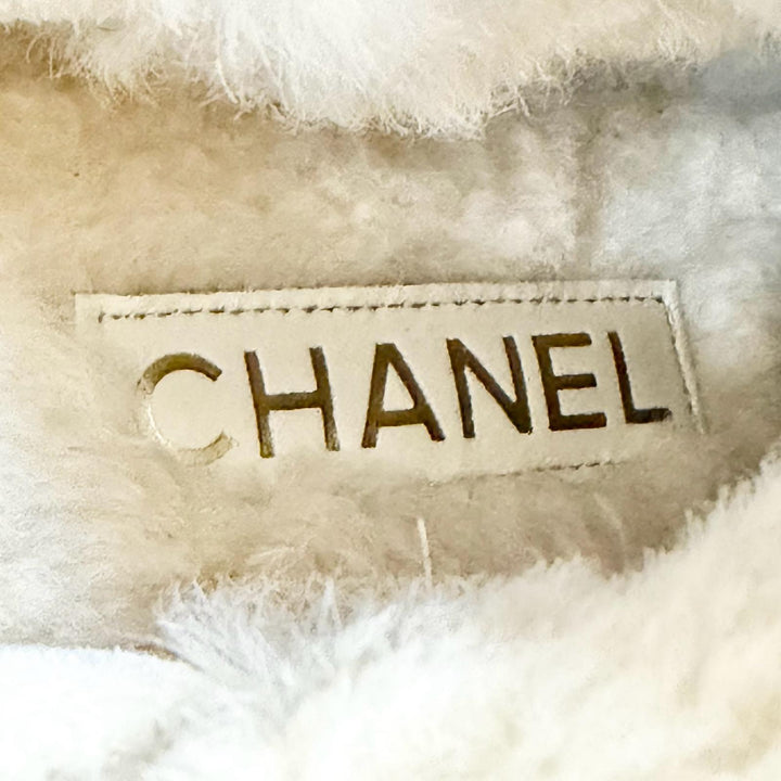 未使用品△CHANEL シャネル 25-26AW G45941 スウェードレザー ココマーク バックジップ ムートン アンクルブーツ ショートブーツ 37 伊製