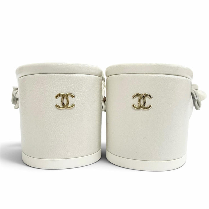 未使用品△CHANEL シャネル G46359 レザー ココマーク ビーズ付 フラワーモチーフ ミュール サンダル ライトグレー系 ゴールド金具 37.5
