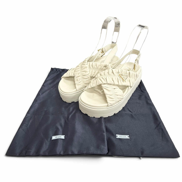 美品△PRADA プラダ 26SS 1XZ796 マテラッセレザー フラットフォーム サンダル トライアングルロゴ ホワイト ゴールド金具 37 伊製 袋付