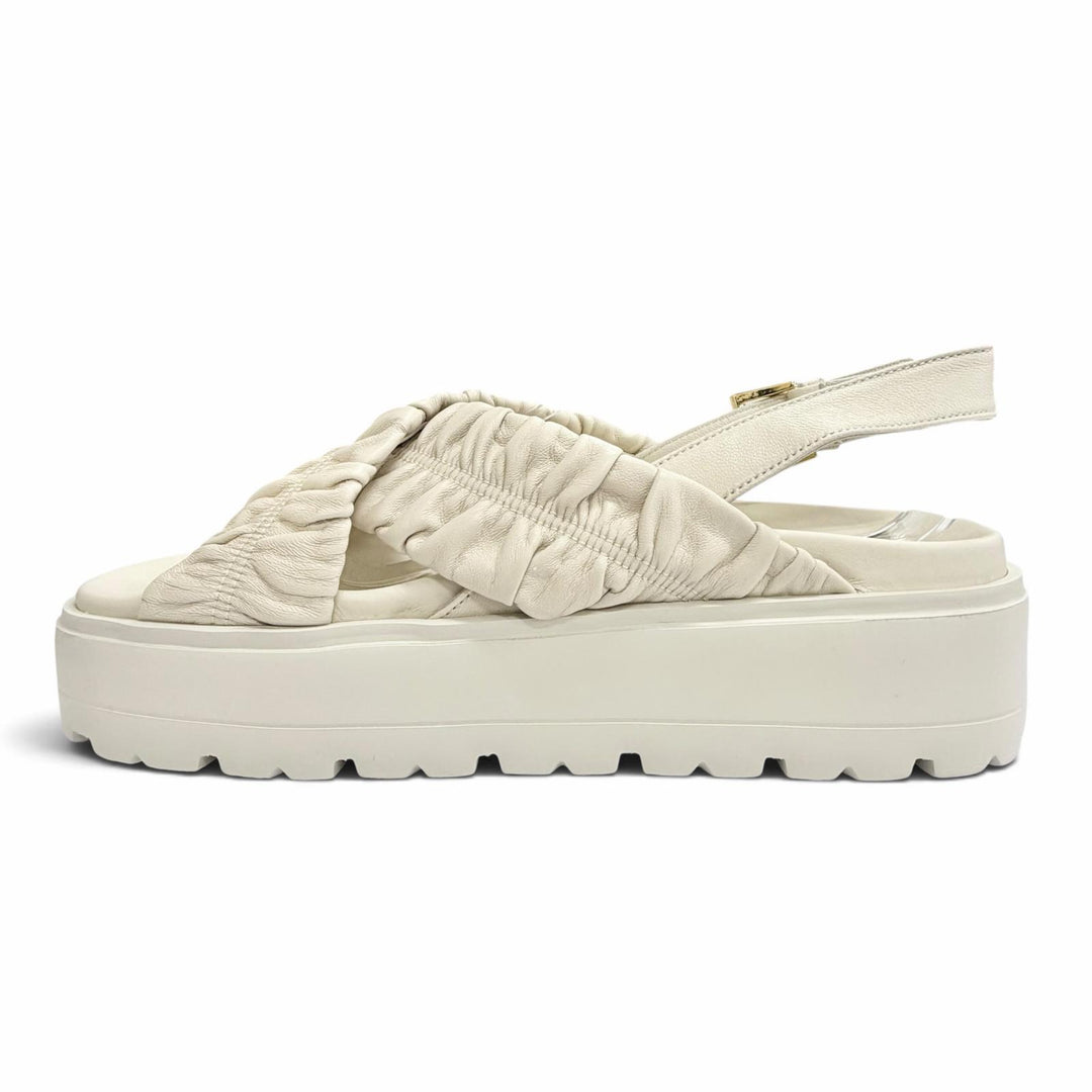 美品△PRADA プラダ 26SS 1XZ796 マテラッセレザー フラットフォーム サンダル トライアングルロゴ ホワイト ゴールド金具 37 伊製 袋付