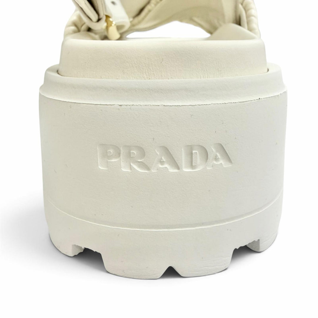 美品△PRADA プラダ 26SS 1XZ796 マテラッセレザー フラットフォーム サンダル トライアングルロゴ ホワイト ゴールド金具 37 伊製 袋付