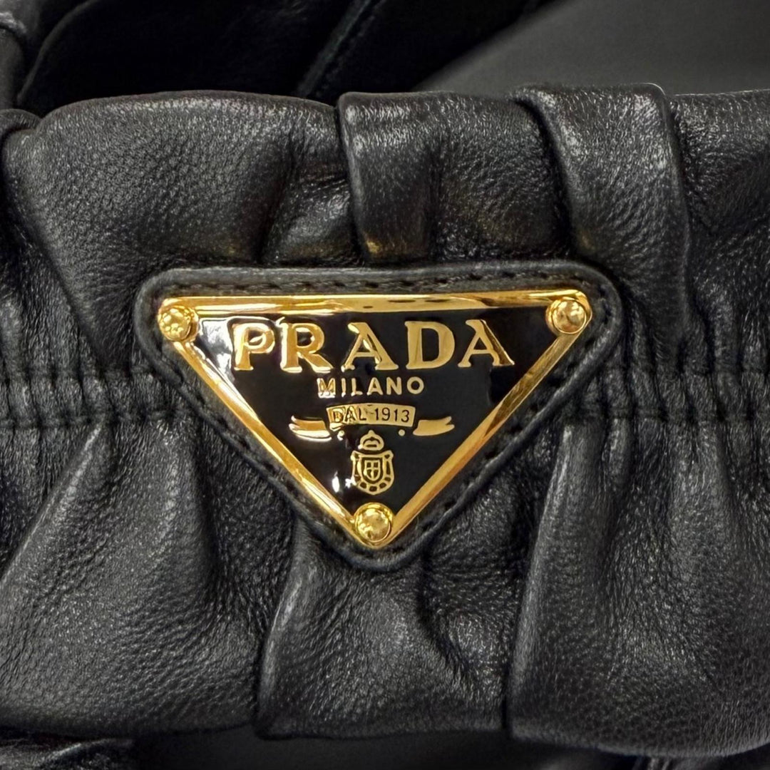 未使用品★PRADA プラダ 26SS 1XZ796 マテラッセレザー フラットフォームサンダル トライアングルロゴ ブラック 35.5 箱・袋付