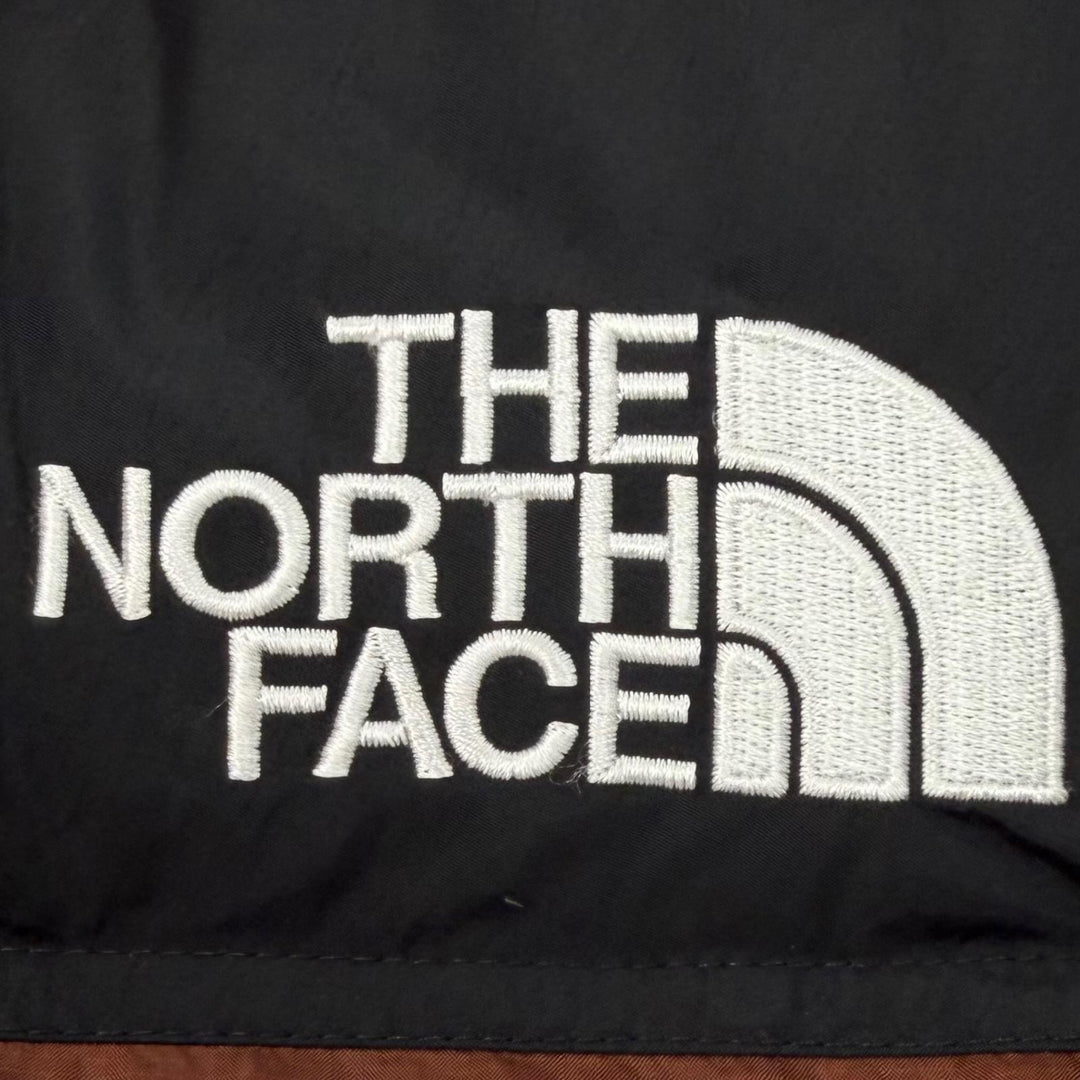 極美品▼THE NORTH FACE ザ・ノースフェイス ND92335 NUPTSE JACKET ヌプシジャケット フード入り ロゴ刺繍 ダウンジャケット L 正規品