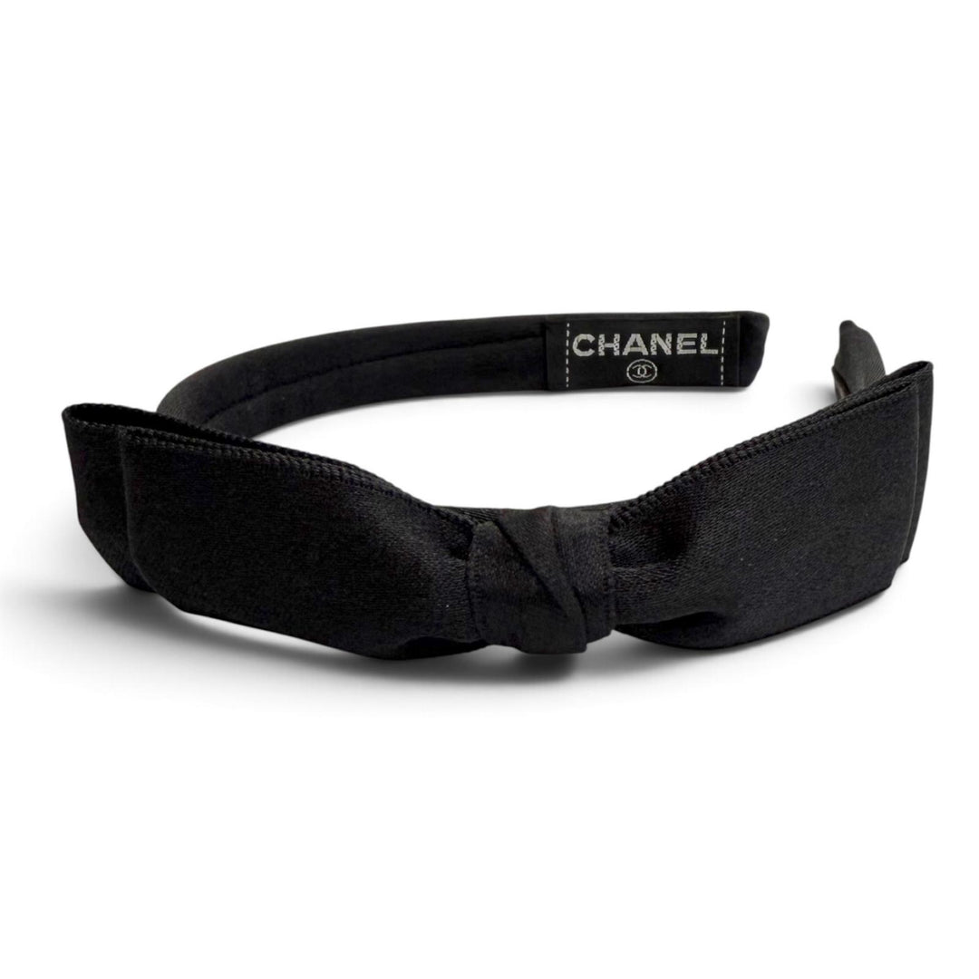 美品△CHANEL シャネル サテン リボン付き カチューシャ ヘアバンド ヘアアクセサリー カチューシャ ブラック レディース 箱付き