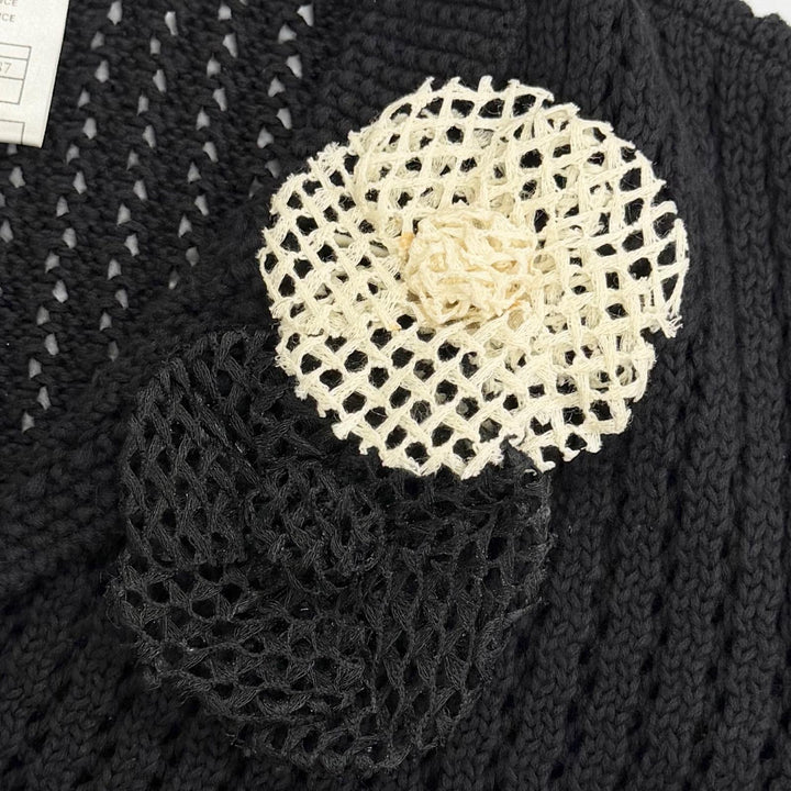 美品△CHANEL シャネル ヴィンテージ 03P P21109 カシミヤ混 ロゴプレート ココボタン コサージュ付き ニットジャケット 黒 FR 34 正規品