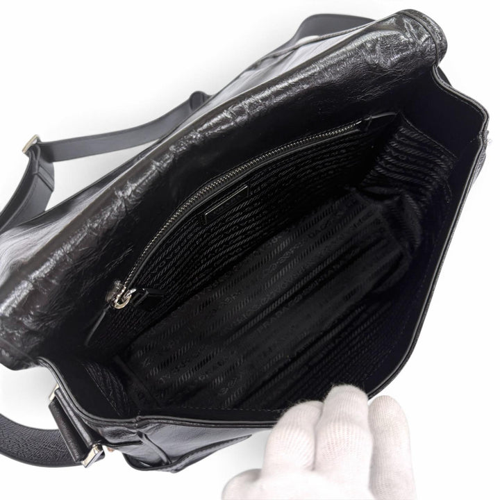極美品▼PRADA プラダ 2VD073 ソフトルックスレザー トライアングルロゴ 三角プレート ショルダーバッグ ブラック メンズ 定価522500円
