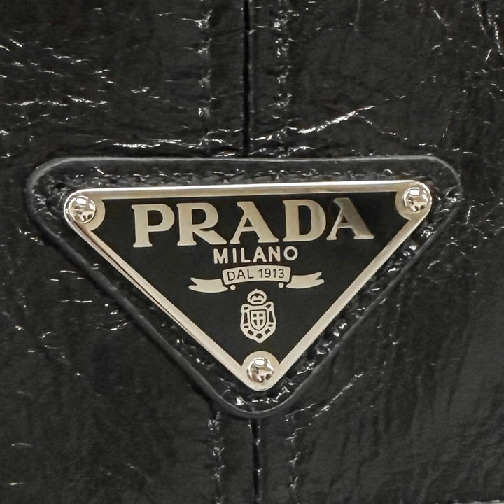 極美品▼PRADA プラダ 2VD073 ソフトルックスレザー トライアングルロゴ 三角プレート ショルダーバッグ ブラック メンズ 定価522500円