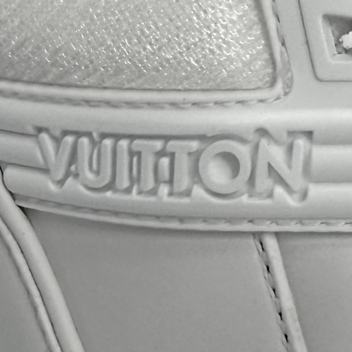 極美品★LOUIS VUITTON ルイヴィトン 2023年製 LV トレイナー ロゴ入り レースアップ レザー スニーカー ホワイト 37.5 箱・保存袋付き