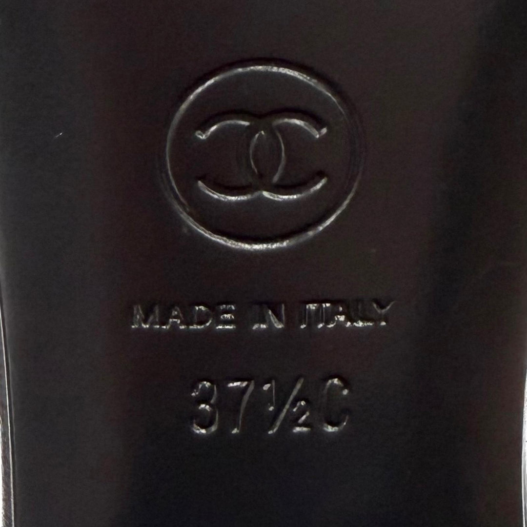 未使用品★CHANEL シャネル 2025年製 G46480 ココマーク金具 マトラッセ レザー サンダル ブラック シルバー金具 37.5 イタリア製 箱付き