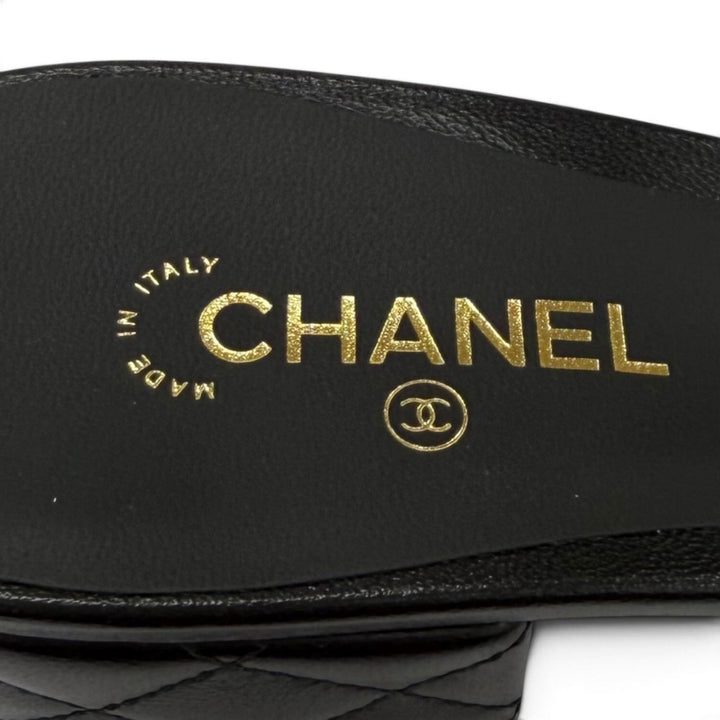 未使用品★CHANEL シャネル 2025年製 G46480 ココマーク金具 マトラッセ レザー サンダル ブラック シルバー金具 37.5 イタリア製 箱付き