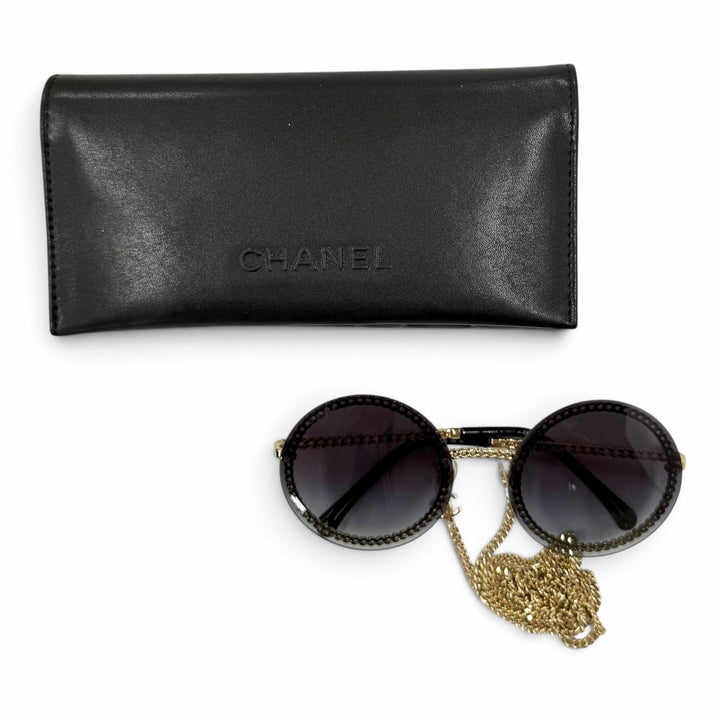 美品★CHANEL シャネル 4245 チェーングラスコード付 ココマーク ラウンド サングラス ブラック ゴールド 58□18 135 イタリア製